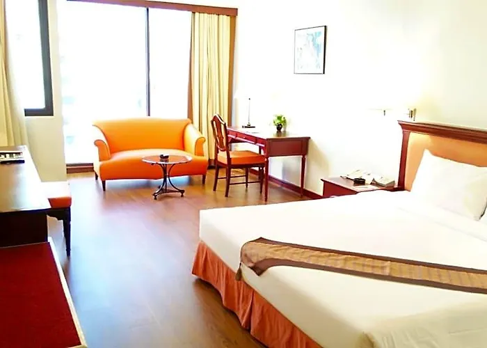 Tai Pan 4*